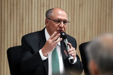 Governo dos EUA anuncia novo plano de apoio para setores afetados por tarifas