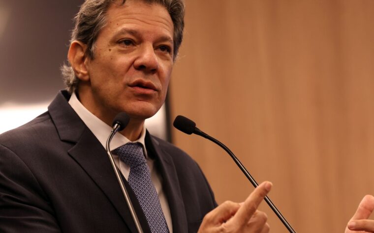 Haddad oficializa candidatura ao governo de SP pelo PT