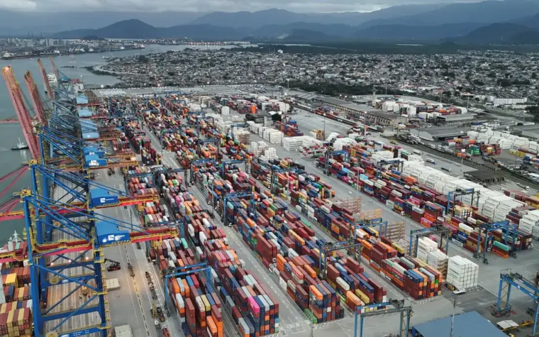 Déficit das contas externas diminui com recorde nas exportações em junho