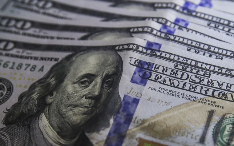 Dólar recua para R$ 5,10 após decisão do Federal Reserve nos EUA