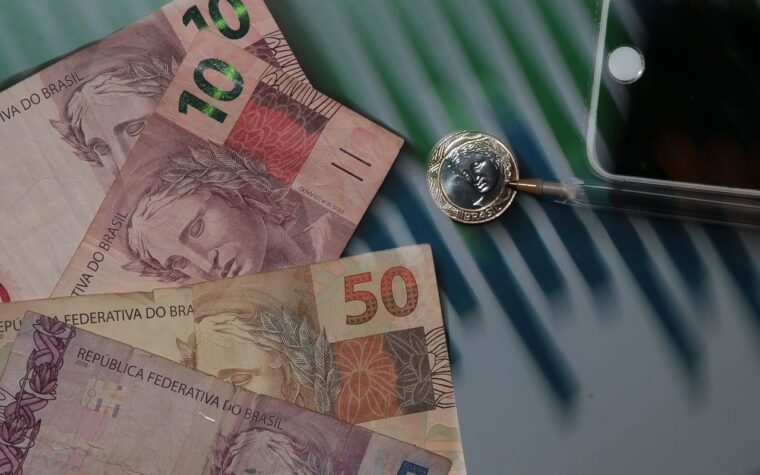Economia brasileira avança levemente em maio, com alta de 0,1%