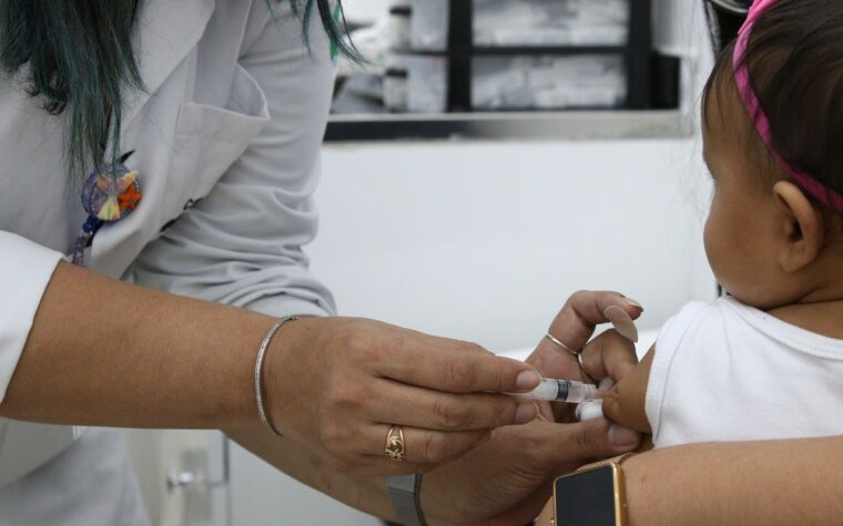 Milhões de crianças perdem primeiras vacinas essenciais, diz Unicef