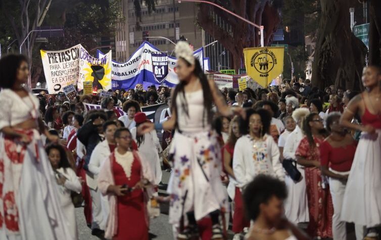 Mulheres Negras marcham em SP em memória de Luana Barbosa