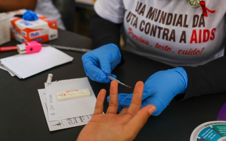 Mitos sobre HIV perpetuam estigma e prejudicam acesso a tratamento