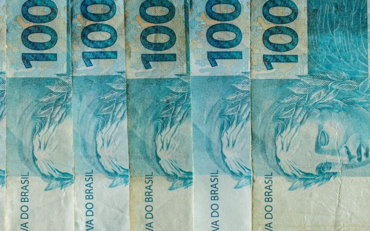 Beneficiários do Bolsa Família com NIS final 4 recebem pagamento hoje