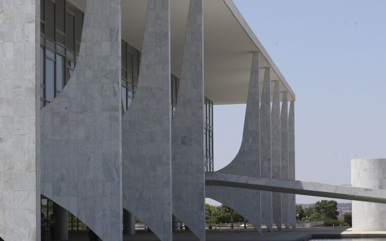 Isenção de taxa para compras internacionais até US$ 50 é aprovada
