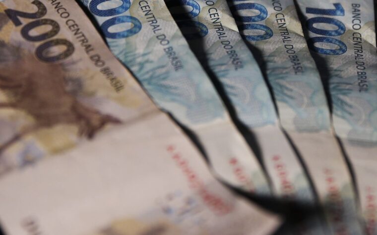 Brasileiros podem sacar valores esquecidos do fundo PIS/Pasep