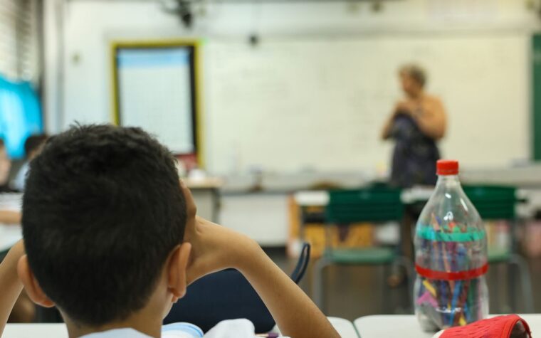 Educação no Brasil recebe um terço do investimento médio da OCDE
