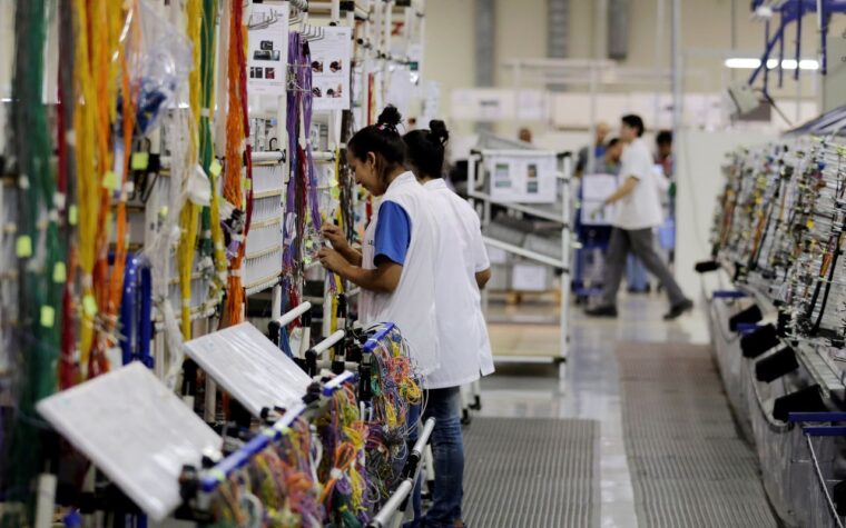 Indústria registra queda de 3,5% no faturamento em agosto, diz CNI