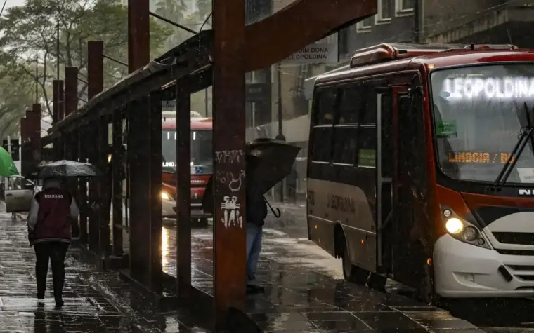 Chuva predomina em várias regiões do Brasil nesta segunda-feira