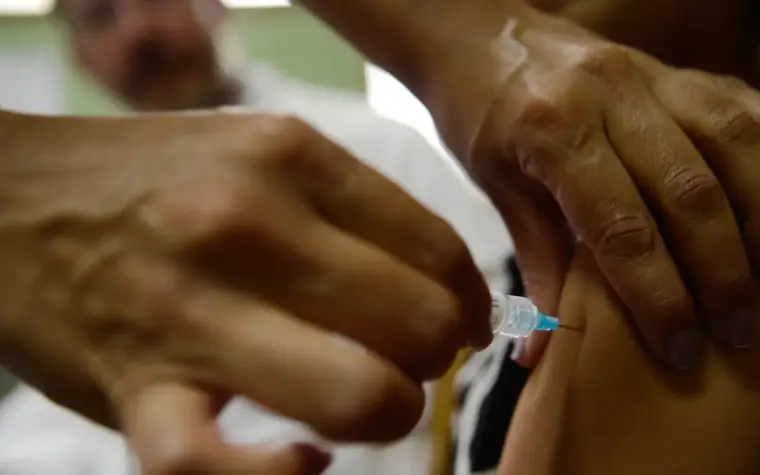 Vacinação contra HPV reduz busca por tratamento de lesões precoces