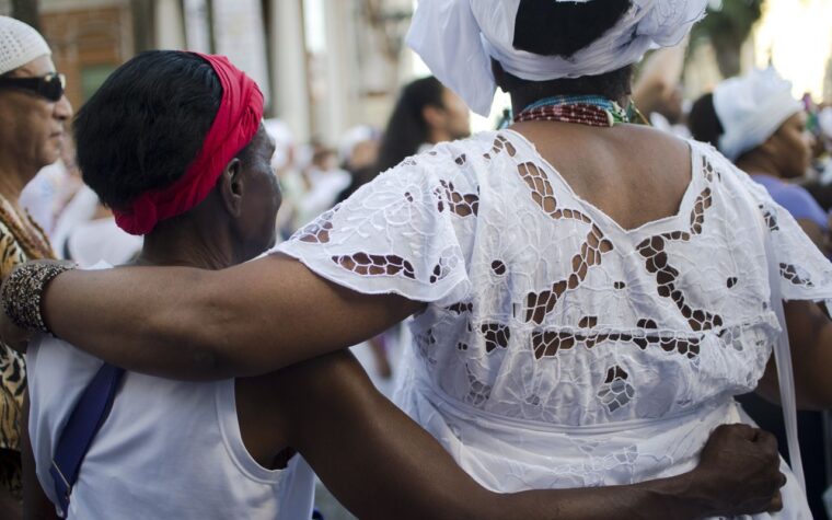 Conflitos envolvendo símbolos religiosos levantam discussão sobre respeito