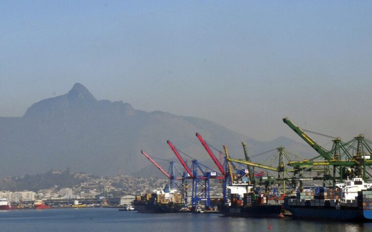 Expectativa de superávit comercial para 2026 é reduzida para US$ 84,4 bi