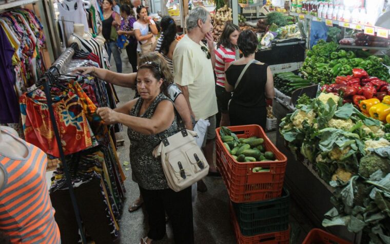 Redução de auxílios sociais ameaça economia do interior do país