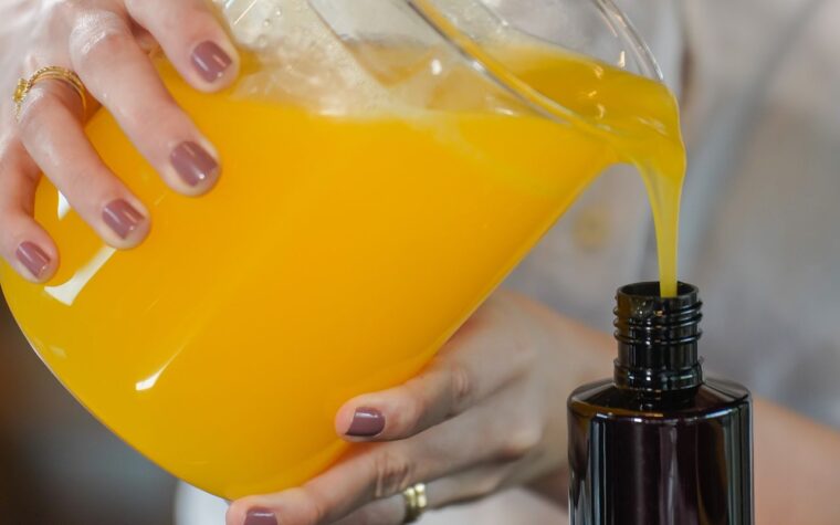 Anvisa divulga lista de cosméticos permitidos para fabricação artesanal