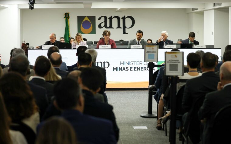 ANP realiza leilão de blocos de petróleo e arrecada R$ 3 bi