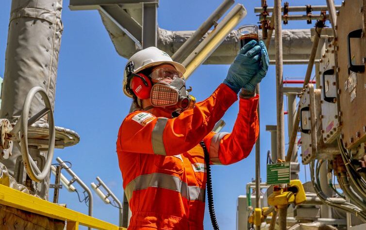Leilão de petróleo da ANP deve ofertar mais de 320 blocos nesta semana